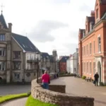 Study Tourism in Ireland: Programs - Professional Swiss-style featured image | Truescho.com